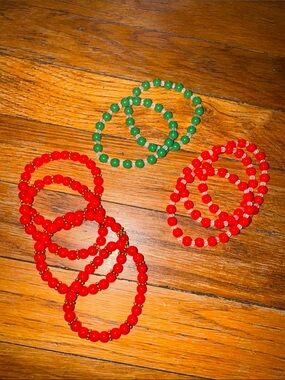 Handmade womans lot of 9 Set of Beaded Stretch Bracelets in Red and Green